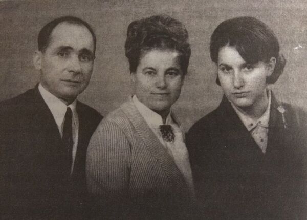 Афанасий и Лукерья Репида с дочкой Светланой  - Sputnik Молдова