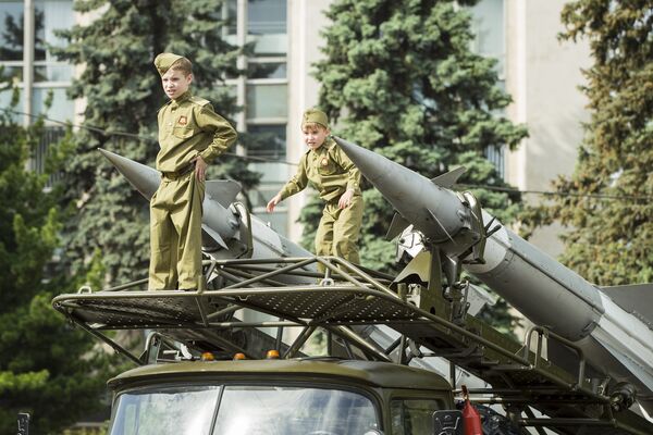 Выставка военной техники на центральной площади Кишинева - Sputnik Молдова