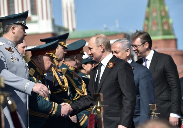 Президент РФ Владимир Путин на военном параде в честь 73-й годовщины Победы в ВОВ - Sputnik Молдова