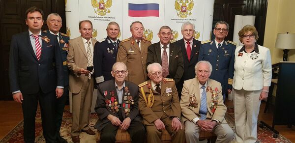 Întâlnire a veteranilor de război români și ruși la ambasada Federației Ruse de la București Întâlnire a veteranilor de război români și ruși la ambasada Federației Ruse de la București - Sputnik Moldova-România