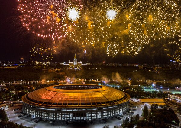 Праздничный салют в честь Дня Победы на Воробьевых горах в Москве - Sputnik Молдова