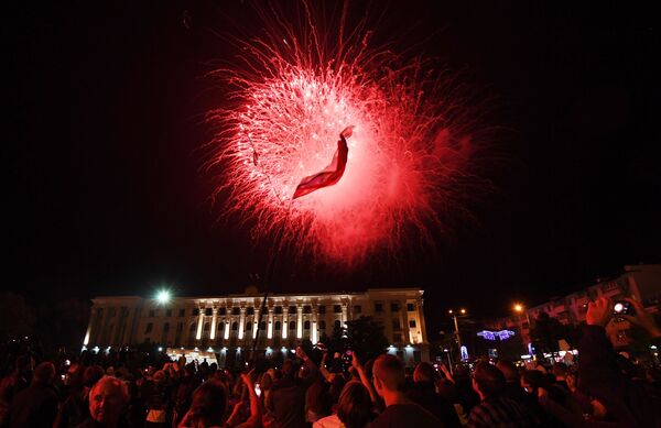Праздничный салют в честь Дня Победы в Симферополе - Sputnik Молдова
