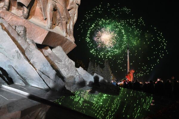 Праздничный салют в честь Дня Победы на Поклонной горе в Москве - Sputnik Молдова