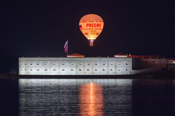 Воздушный шар над Константиновской батареей в Севастополе - Sputnik Молдова