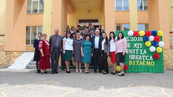 Vizita viceministrului ucraineana al educației în școala din satul românesc Hreațca - Sputnik Moldova-România