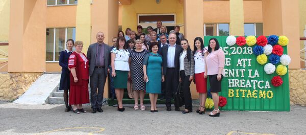 Vizita viceministrului ucraineana al educației în școala din satul românesc Hreațca - Sputnik Moldova-România