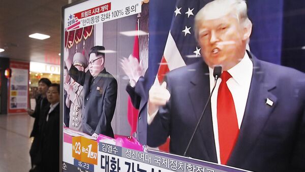 In this Nov. 10, 2016 file photo, a TV screen shows pictures of U.S. President-elect Donald Trump, right, and North Korean leader Kim Jong Un, at the Seoul Railway Station in Seoul, South Korea - Sputnik Молдова