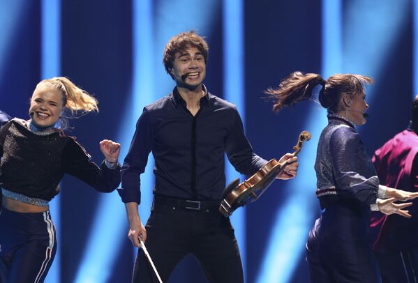 Представители Норвегии во время выступления на международном конкурсе Евровидение-2018 в Португалии - Sputnik Молдова