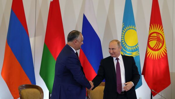 Президент РФ В. Путин встретился с президентом Молдавии И. Додоном - Sputnik Молдова