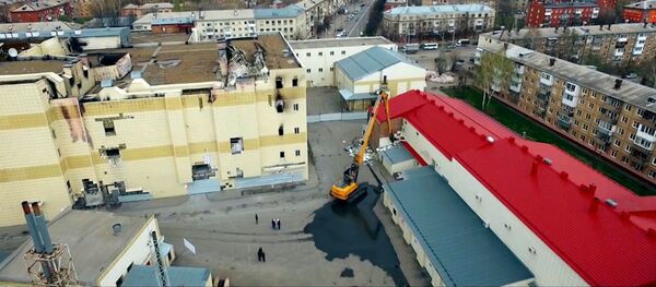 В Кемерово приступили к сносу ТЦ Зимняя вишня В Кемерово приступили к сносу ТЦ Зимняя вишня - Sputnik Молдова