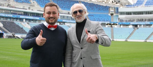 Наивные Путешественники с Ахриком Цвейбой – легендарным советским, российским и украинским футболистом. - Sputnik Молдова