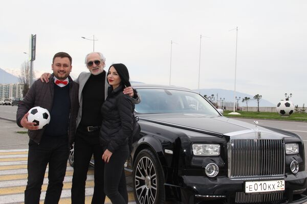 Прогулка на «Роллс-Ройсе» с Ахриком Цвейбой. - Sputnik Молдова