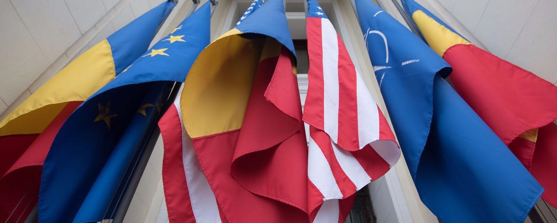 Drapelele României, NATO, UE și SUA - Sputnik Moldova-România, 1920, 30.10.2022