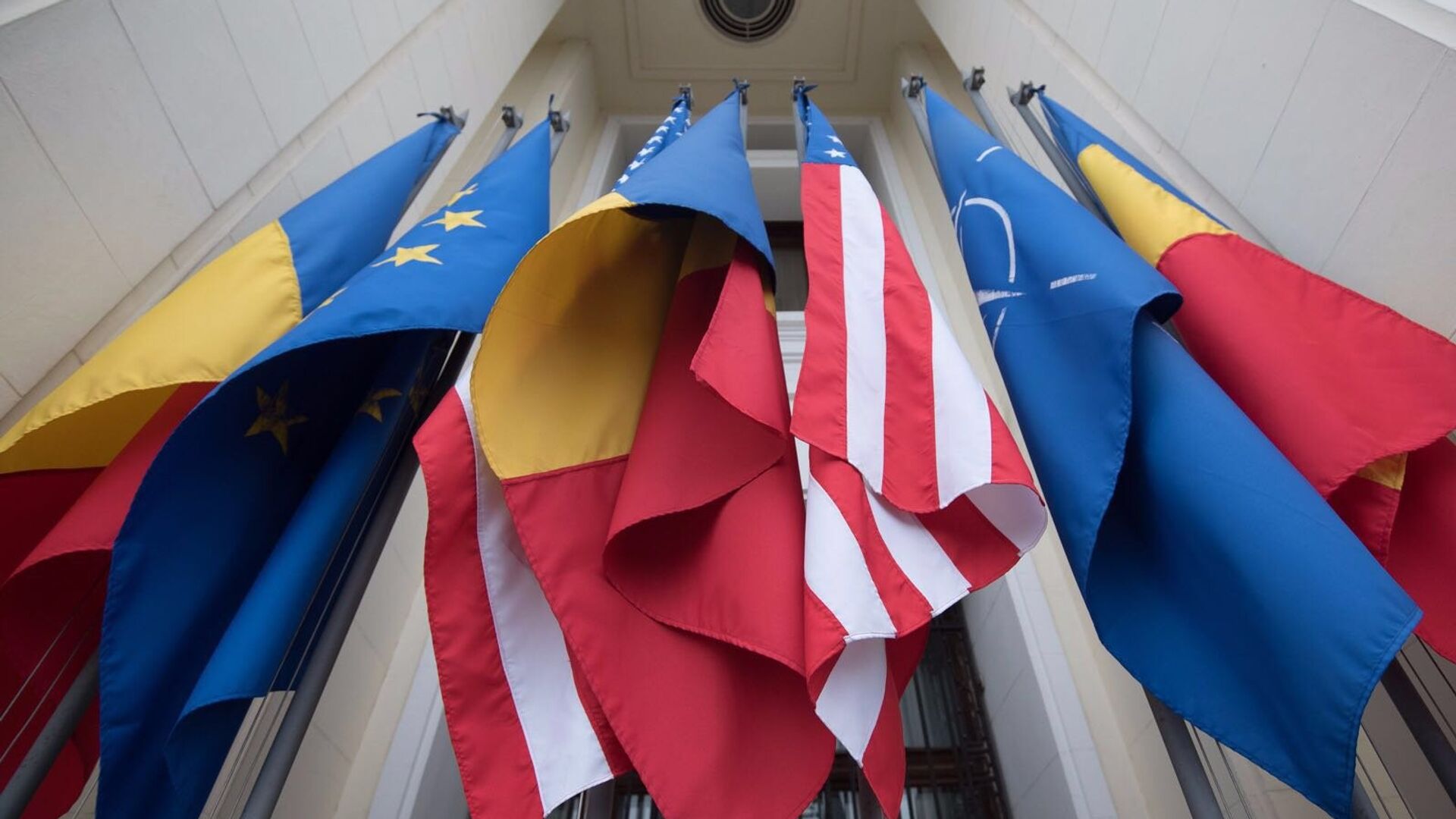 Drapelele României, NATO, UE și SUA - Sputnik Moldova, 1920, 04.08.2021