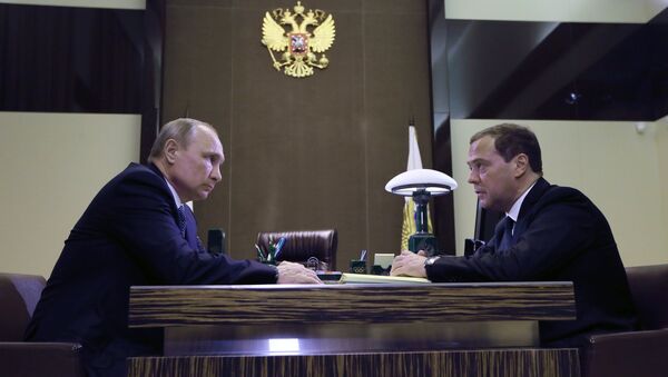 Президент РФ В. Путин встретился с премьер-министром РФ Д. Медведевым - Sputnik Moldova-România