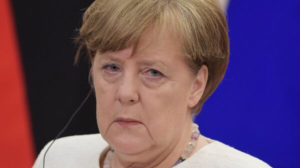 Cancelarul german Angela Merkel în timpul vizitei oficiale la Soci, Rusia - Sputnik Молдова