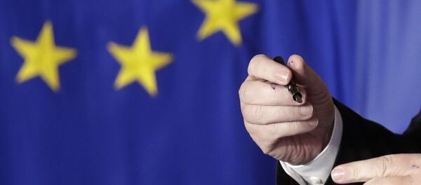 EU-Kommissionschef Jean-Claude Juncker signiert Deklaration während EU-Gipfel, Italien (Archiv) - Sputnik Moldova-România