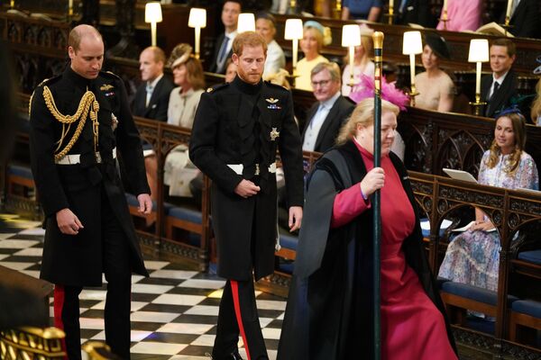 Британские принцы Гарри и Уильям прибывают на свадебную церемонию в часовню Св. Георгия в Виндзорском замке - Sputnik Молдова
