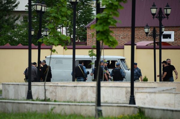 Un grup de teroriști a încercat să ia ostatici într-o biserică ortodoxă din orașul Groznyi, Cecenia Un grup de teroriști a încercat să ia ostatici într-o biserică ortodoxă din orașul Groznyi, Cecenia - Sputnik Moldova-România