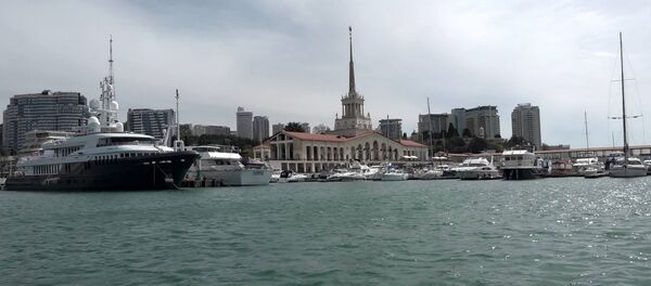 Сочи: вид с яхты на Морской вокзал - Sputnik Молдова