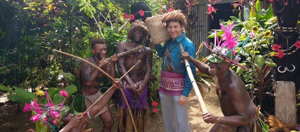 Вануату. Молдавский ученый Дорин Лозовану и аборигены Вануату. Молдавский ученый Дорин Лозовану и аборигены - Sputnik Молдова