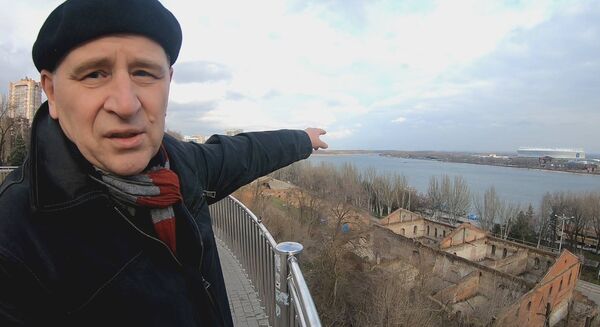 Ростов-на-Дону. Местный энтузиаст-краевед Борис показывает стадион Ростов-на-Дону. Местный энтузиаст-краевед Борис показывает стадион - Sputnik Молдова