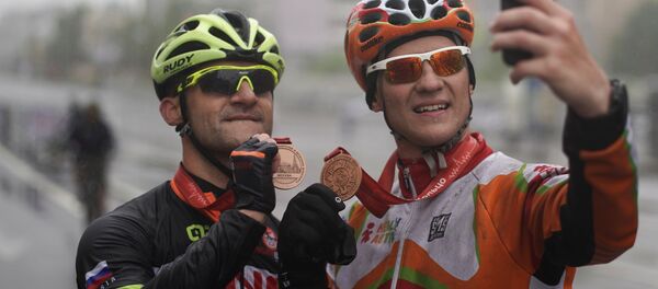 Участники традиционного Московского велопарада, проходящего в рамках Единого дня велопарадов в России Участники традиционного Московского велопарада, проходящего в рамках Единого дня велопарадов в России - Sputnik Молдова