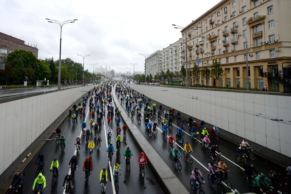 Участники традиционного Московского велопарада - Sputnik Молдова