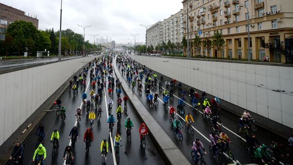 Участники традиционного Московского велопарада - Sputnik Молдова