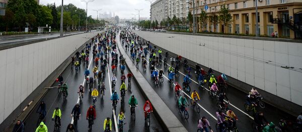 Участники традиционного Московского велопарада - Sputnik Молдова