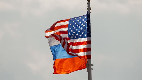drapeaux russe et US - Sputnik Moldova-România