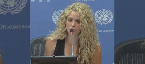 Шакира исполняет песню Джона Леннона Шакира исполняет песню Джона Леннона - Sputnik Молдова