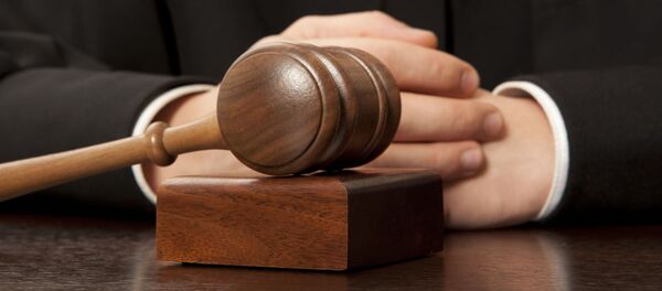 Judge. Referee hammer and a man in judicial robes. - Sputnik Молдова