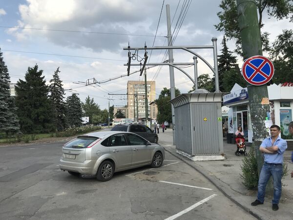 Неправильная парковка мешает электрической самоходке белорусского производства Неправильная парковка мешает электрической самоходке белорусского производства - Sputnik Moldova