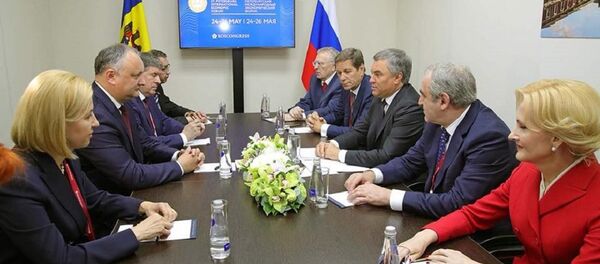 Президент Молдовы Игорь Додон встретился в Санкт-Петербурге, на полях Международного экономического форума, с председателем Государственной Думы России Вячеславом Володиным. Президент Молдовы Игорь Додон встретился в Санкт-Петербурге, на полях Международного экономического форума, с председателем Государственной Думы России Вячеславом Володиным. - Sputnik Молдова
