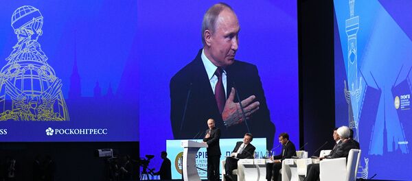 Президент РФ В. Путин принял участие во втором дне работы ПМЭФ - 2018 - Sputnik Moldova-România