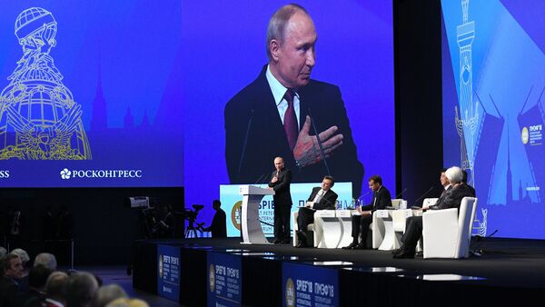Президент РФ В. Путин принял участие во втором дне работы ПМЭФ - 2018 - Sputnik Moldova-România