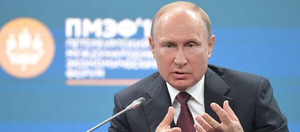 Президент РФ В. Путин принял участие во втором дне работы ПМЭФ - 2018 - Sputnik Молдова