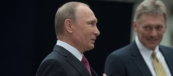 Vladimir Putin și Dmitri Peskov Vladimir Putin și Dmitri Peskov - Sputnik Moldova