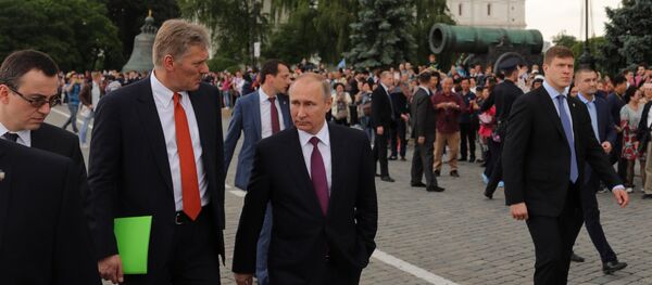 Vladimir Putin și Dmitri Peskov Vladimir Putin și Dmitri Peskov - Sputnik Moldova-România