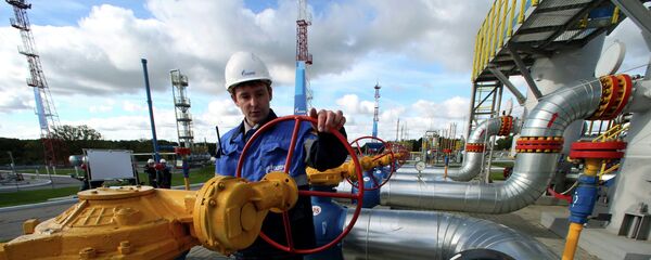 Работник Газпрома на газохранилище - Sputnik Молдова