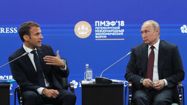 Президент РФ Владимир Путин и президент Французской Республики Эммануэль Макрон - Sputnik Молдова