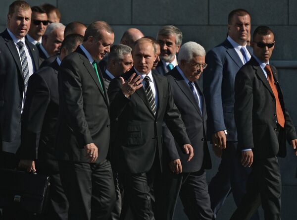 Президент РФ В.Путин принимает участие в церемонии открытия реконструированной Московской соборной мечети Президент РФ В.Путин принимает участие в церемонии открытия реконструированной Московской соборной мечети - Sputnik Молдова