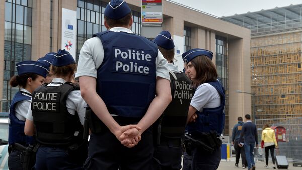 Belgian police officers patrol the area around the headquarters of different European institutions in Brussels, Belgium May 24, 2017. - Sputnik Moldova-România