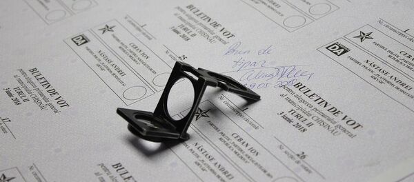 Избирательный бюллетень второго тура выборов мэра Кишинева Избирательный бюллетень второго тура выборов мэра Кишинева - Sputnik Молдова