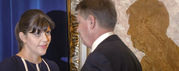 Laura Codruța Kovesi și Klaus Iohhanis - Sputnik Moldova-România