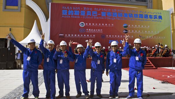 Chinese workers pose at the inauguration site of a train linking Addis Ababa to Djibouti, 20 kilometres from the centre of Addis Ababa on October 5, 2016 - Sputnik Moldova-România