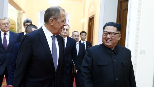 Russian Foreign Minister Sergei Lavrov, left, and North Korean leader Kim Jong Un meet in Pyongyang - Sputnik Moldova-România
