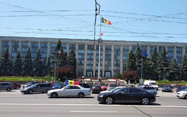 Протест водителей в центре Кишинева против повышения цен на топливо - Sputnik Молдова