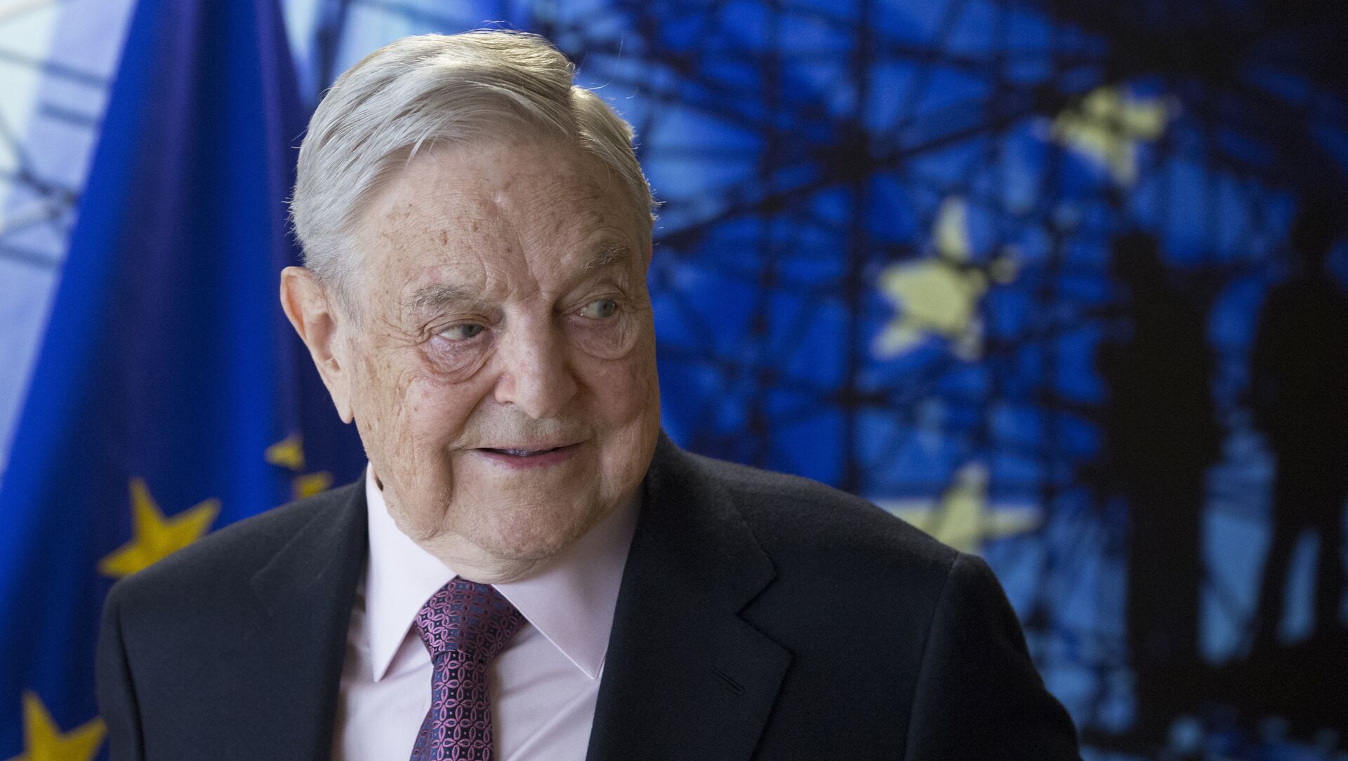 George Soros, Founder and Chairman of the Open Society Foundation, waits for the start of a meeting at EU headquarters in Brussels on Thursday, April 27, 2017 - Sputnik Moldova-România, 1920, 27.02.2021